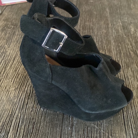 Sexy Steve Madden Black Suede Open Toe Wedges♥️♥️♥️ - Picture 2 of 7